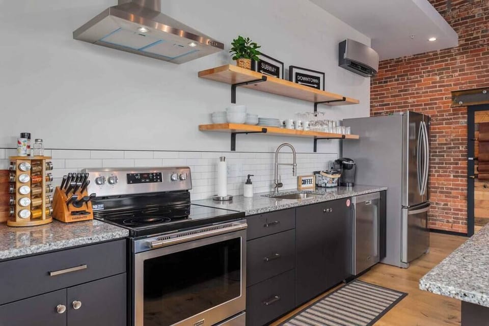 Unit B Full Kitchen