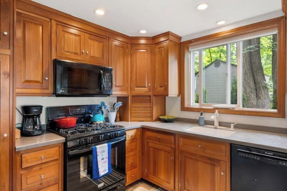 The kitchen is fully equipped to make all the meals you'd like!