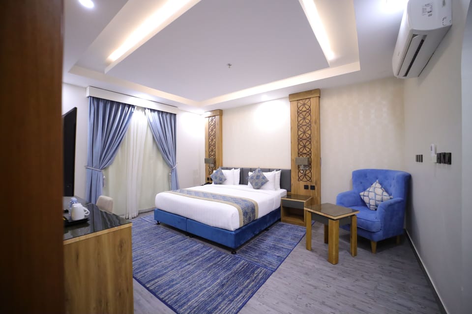 In-room safe, laptop workspace, blackout drapes, soundproofing