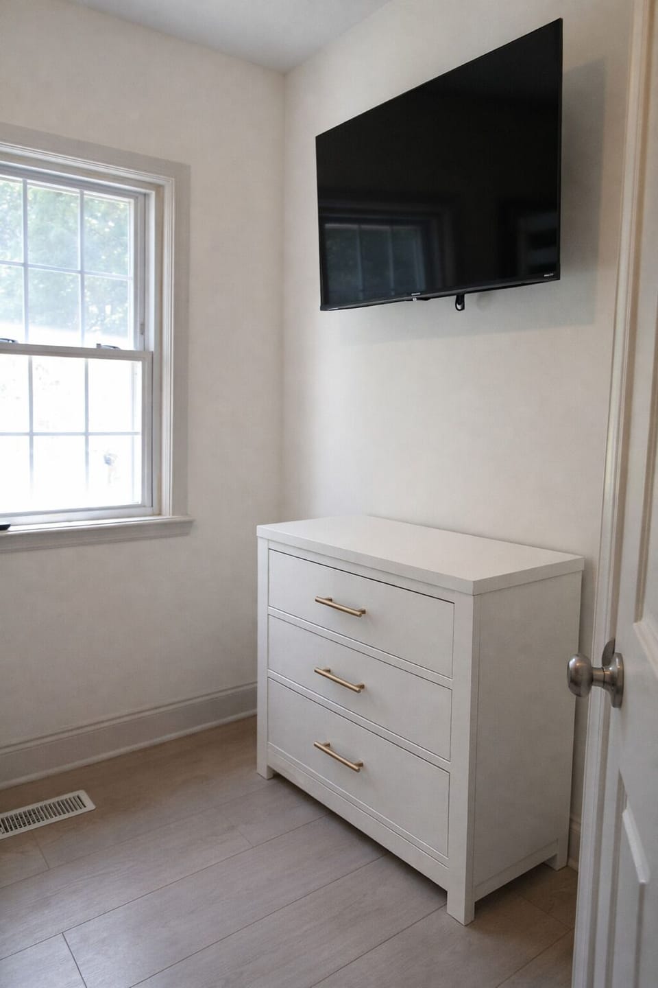 Triple Bunk Bedroom – Dresser, Roku TV, and PS4