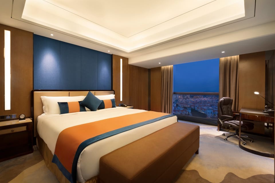 Luxury Suite, 1 King Bed, Smoking | Hypo-allergenic bedding, minibar, in-room safe, desk