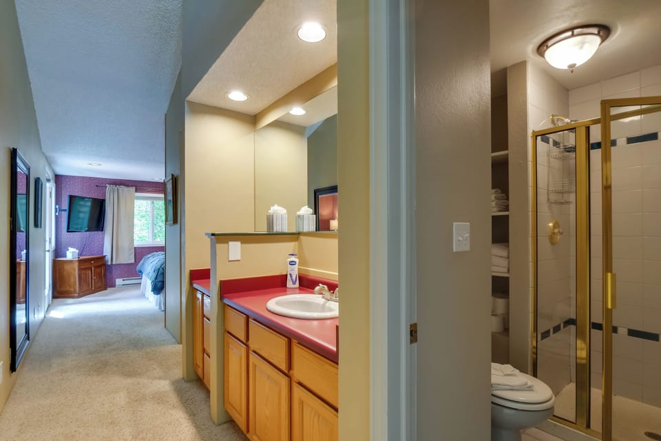 Full Bath | Complimentary Toiletries | Towels Provided