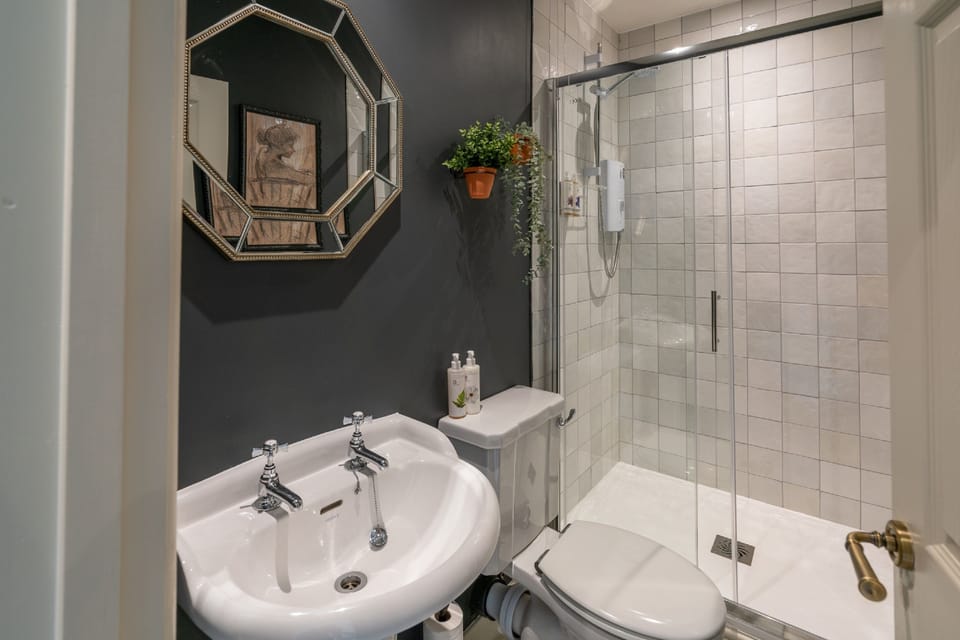 Standard Double Room, 1 Double Bed, Ensuite, Garden View | Bathroom | Towels
