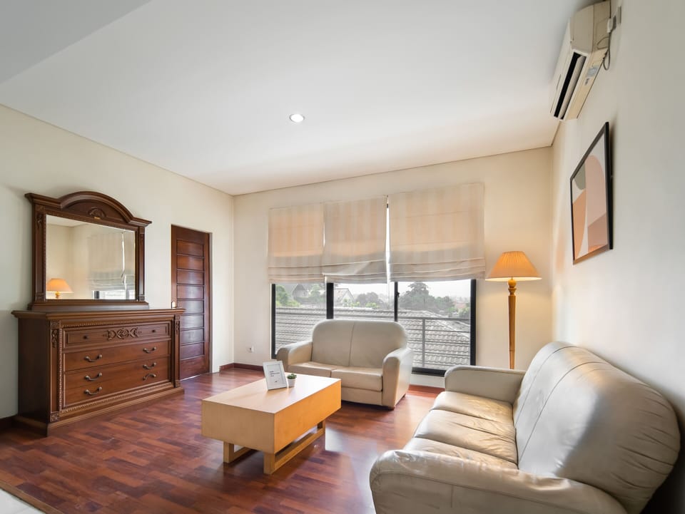 Deluxe Suite | Living area