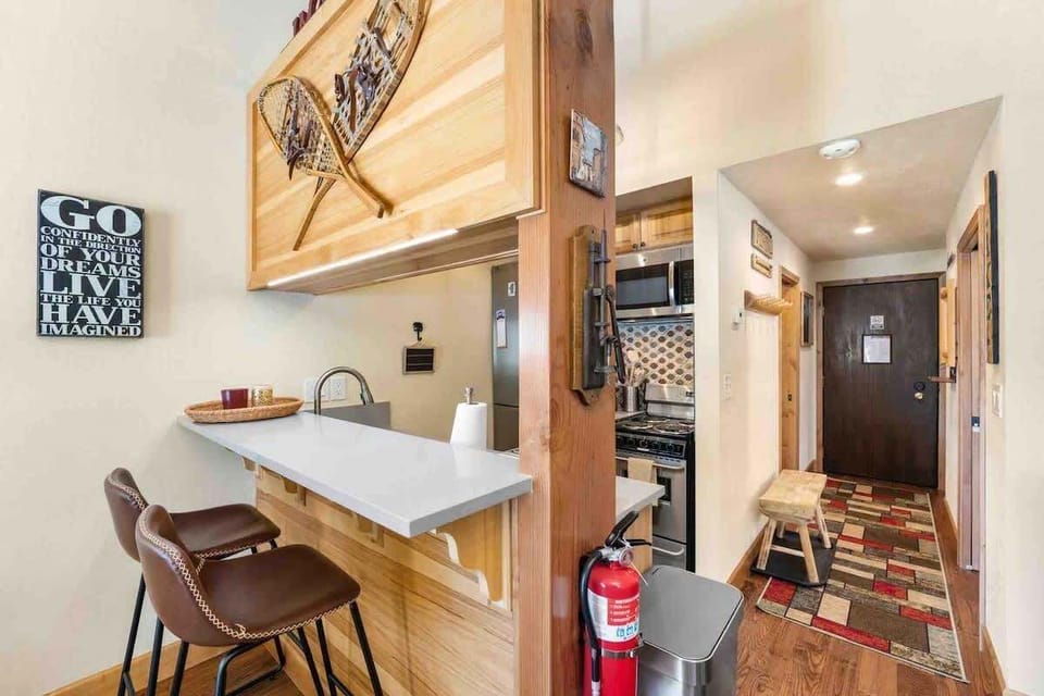 A small breakfast bar next to the kitchen where you can enjoy coffee or a quick bite.