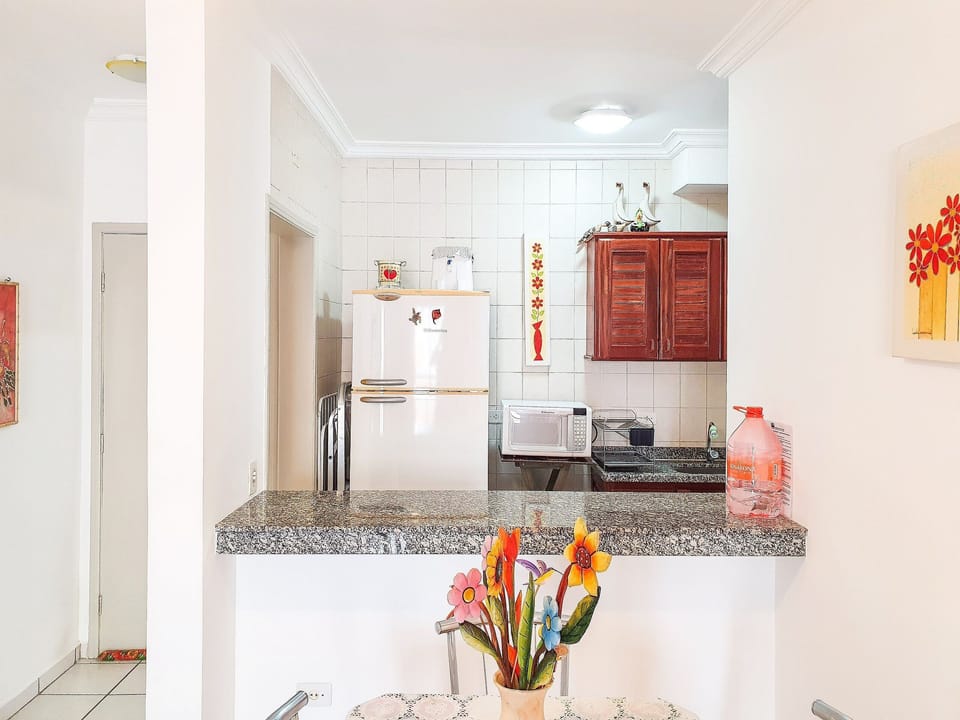 Traditional Apartment | Private kitchen | Full-size fridge, microwave, oven, coffee/tea maker