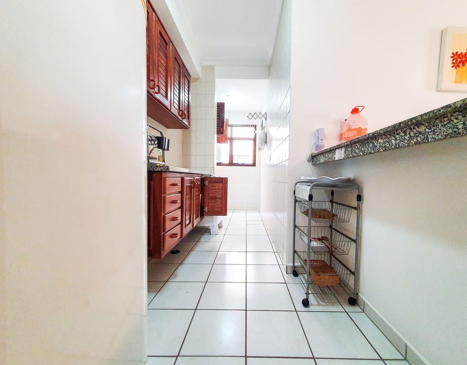 Traditional Apartment | Private kitchen | Full-size fridge, microwave, oven, coffee/tea maker