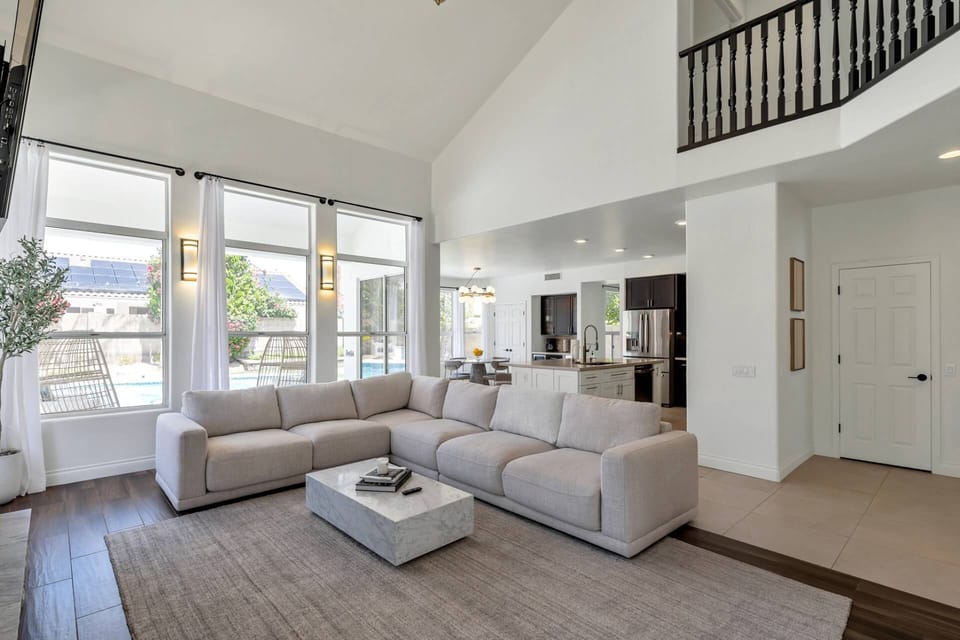 Great layout perfect for entertaining and gathering together