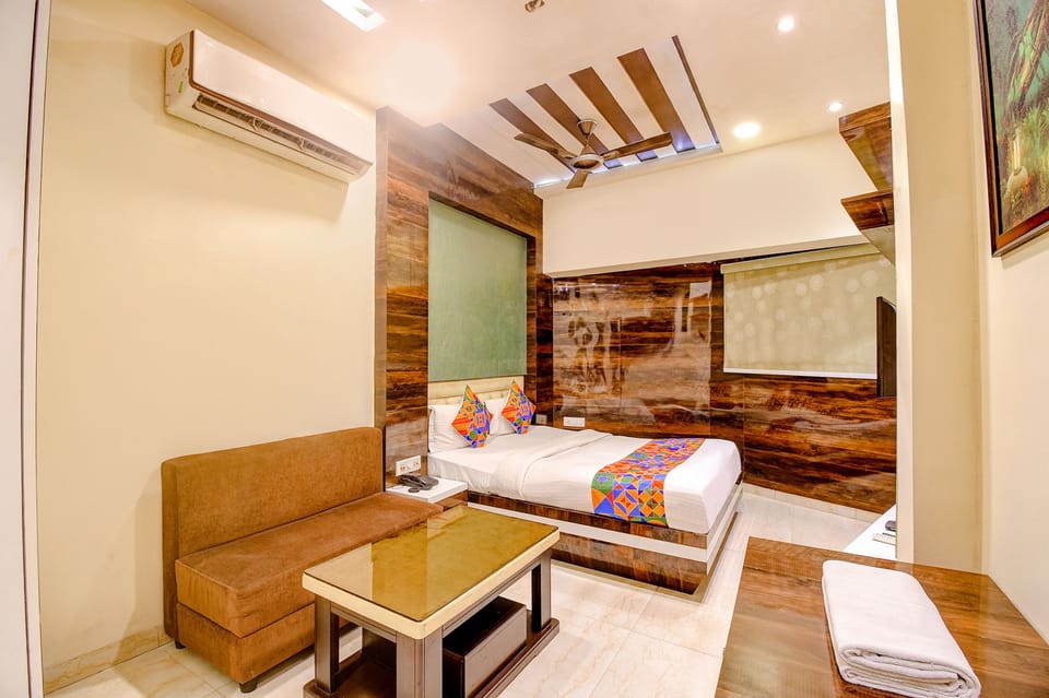 Premium Room, 1 Double Bed | Egyptian cotton sheets, premium bedding, in-room safe, desk