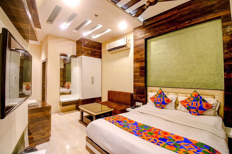 Premium Room, 1 Double Bed | Egyptian cotton sheets, premium bedding, in-room safe, desk