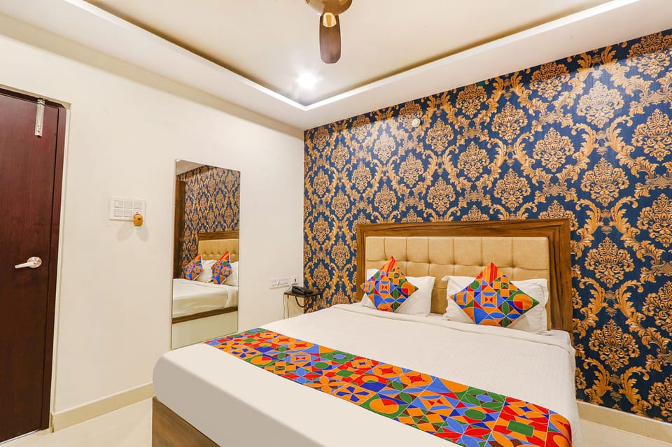 Egyptian cotton sheets, premium bedding, in-room safe