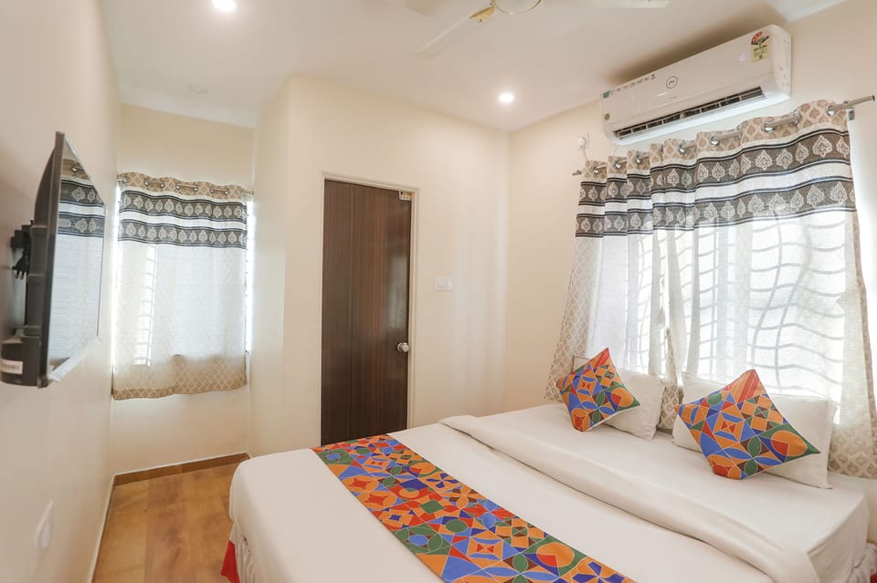 Deluxe Room, 1 Double Bed | Egyptian cotton sheets, premium bedding, in-room safe, desk