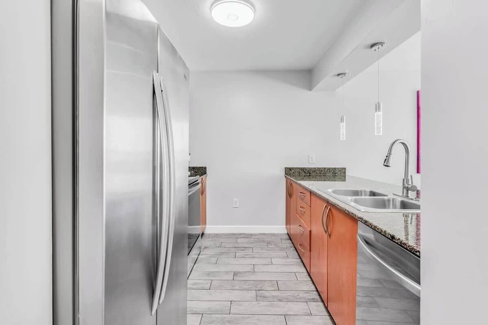 Fully-equipped kitchen with complete set of cookware