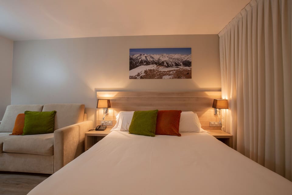 Quadruple Room | Minibar, in-room safe, desk, blackout drapes
