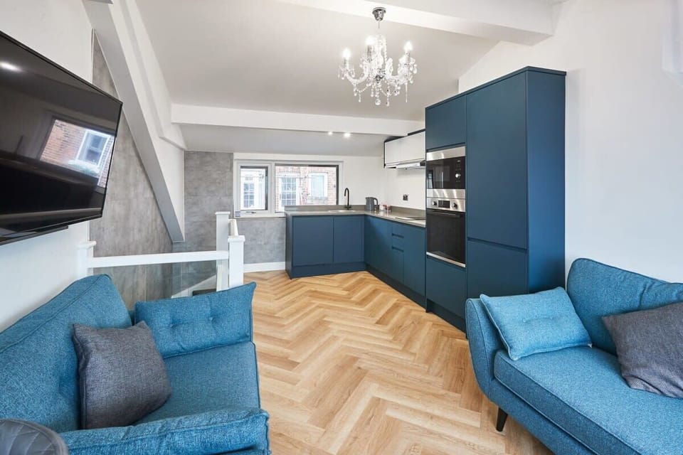 Wadsworth Cottage, Whitby - Host & Stay
