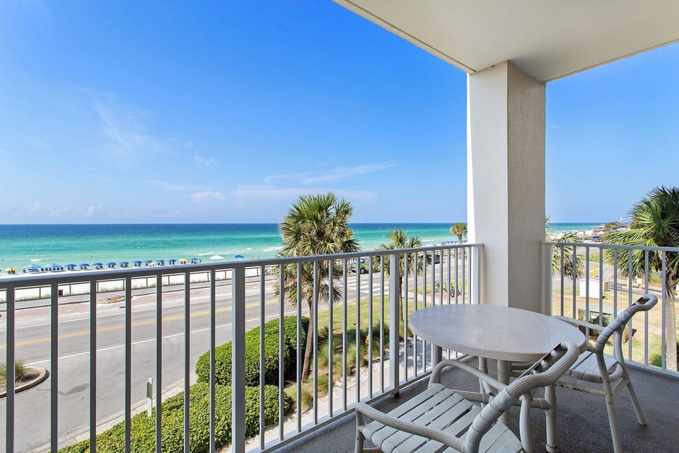 23-Majestic-Sun-209B-Balcony