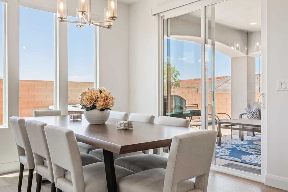 House, 5 Bedrooms | Dining