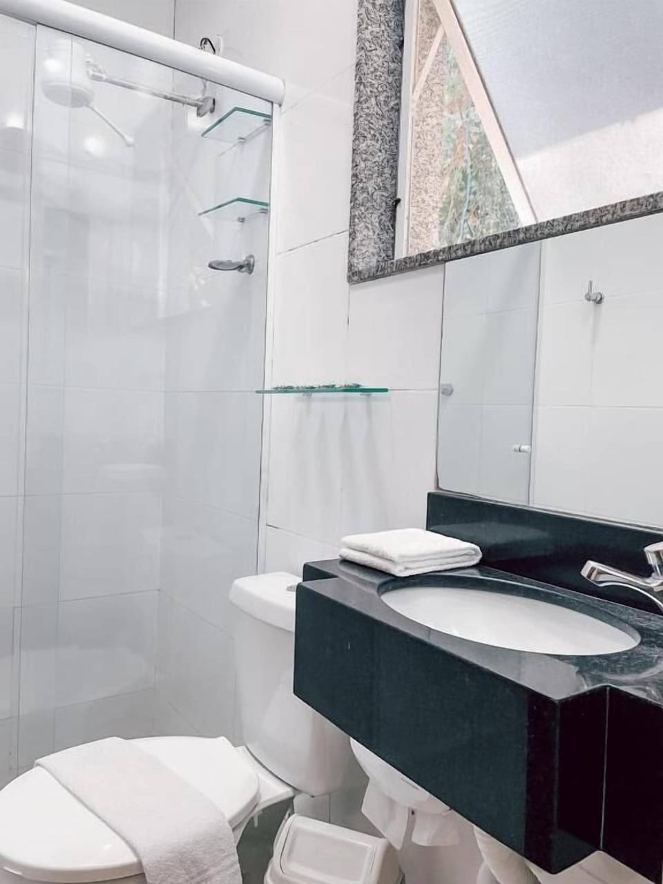 Economy Triple Room | Bathroom | Towels