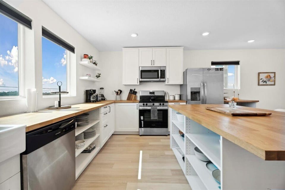The views of South Ponte Vedra Beach are amazing from our fully stocked kitchen