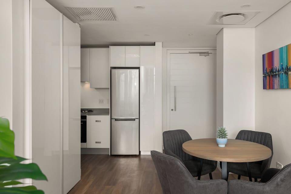 City Apartment | In-room dining