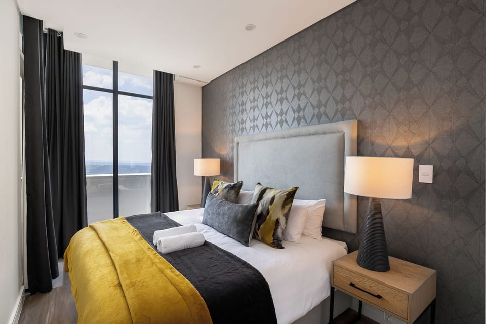 City Apartment | 1 bedroom, in-room safe, desk, laptop workspace