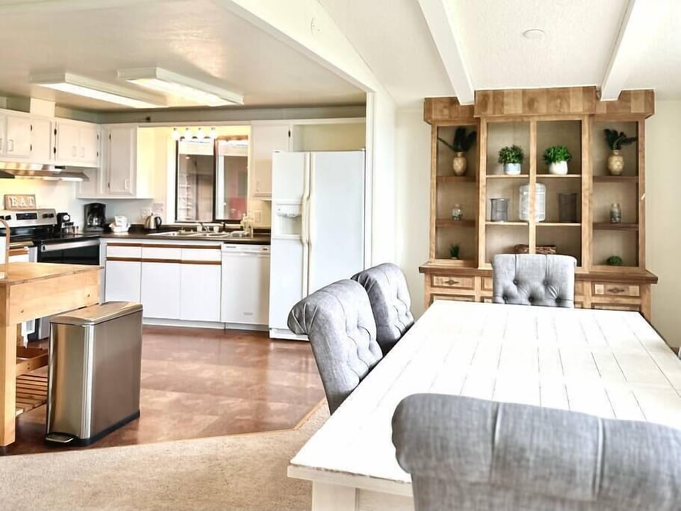 Fully equipped kitchen for any size meals. 