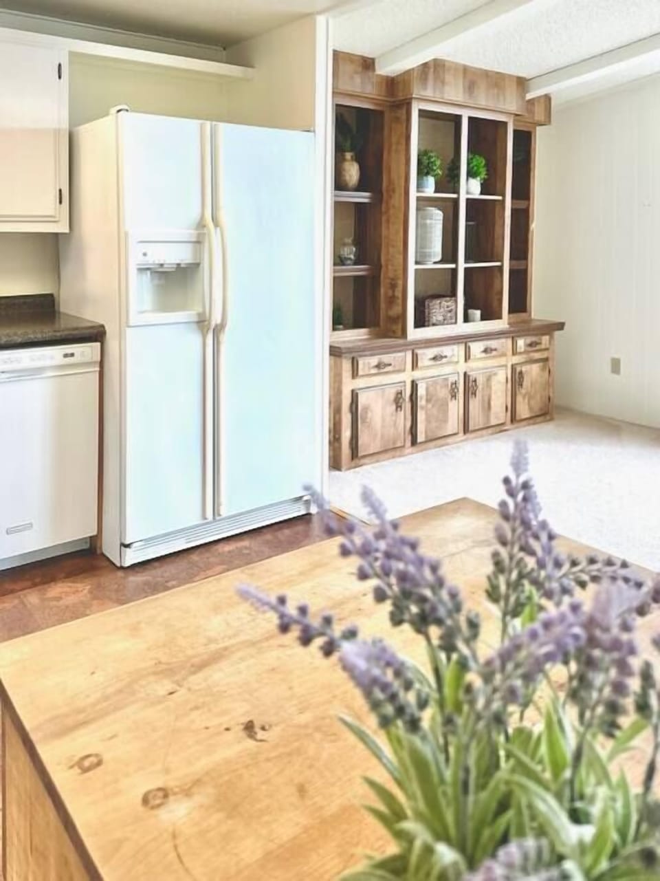 Fully equipped kitchen for any style of meals. 
