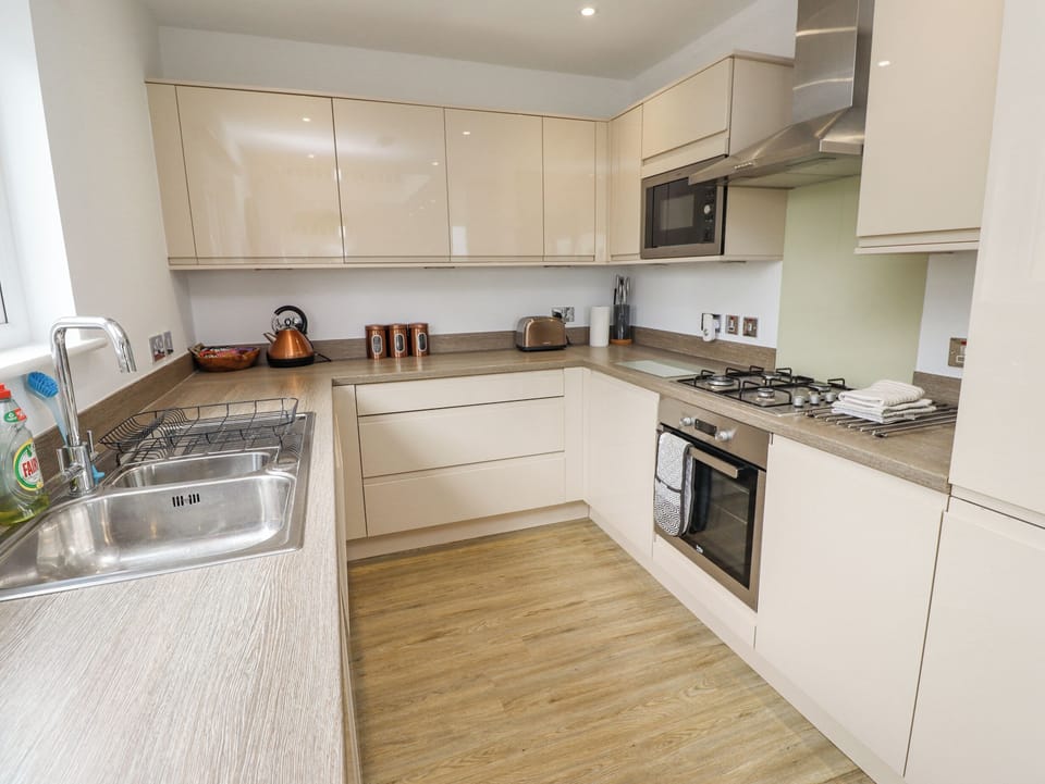 Fridge, dishwasher, electric kettle, toaster