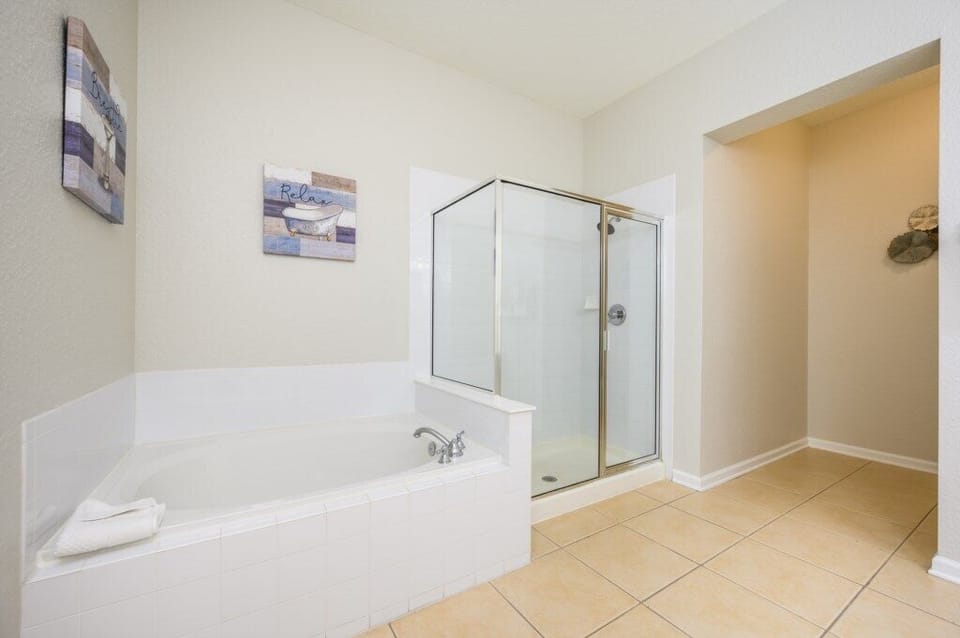 Primary En-Suite Bathroom