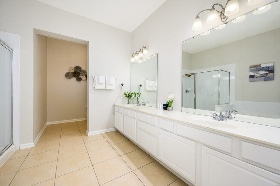 Primary En-Suite Bathroom