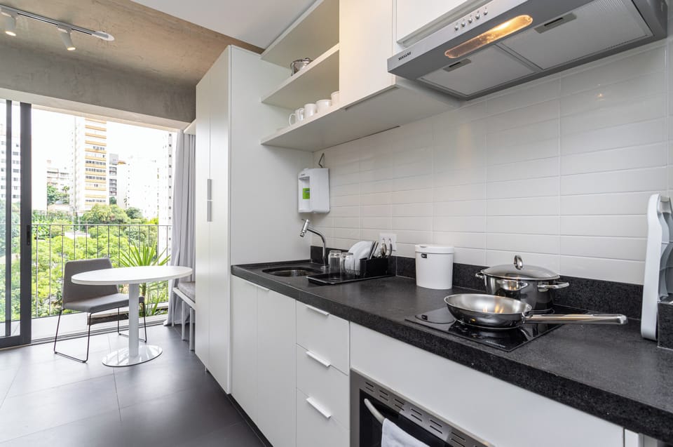Microwave, oven, cookware/dishes/utensils, freezer