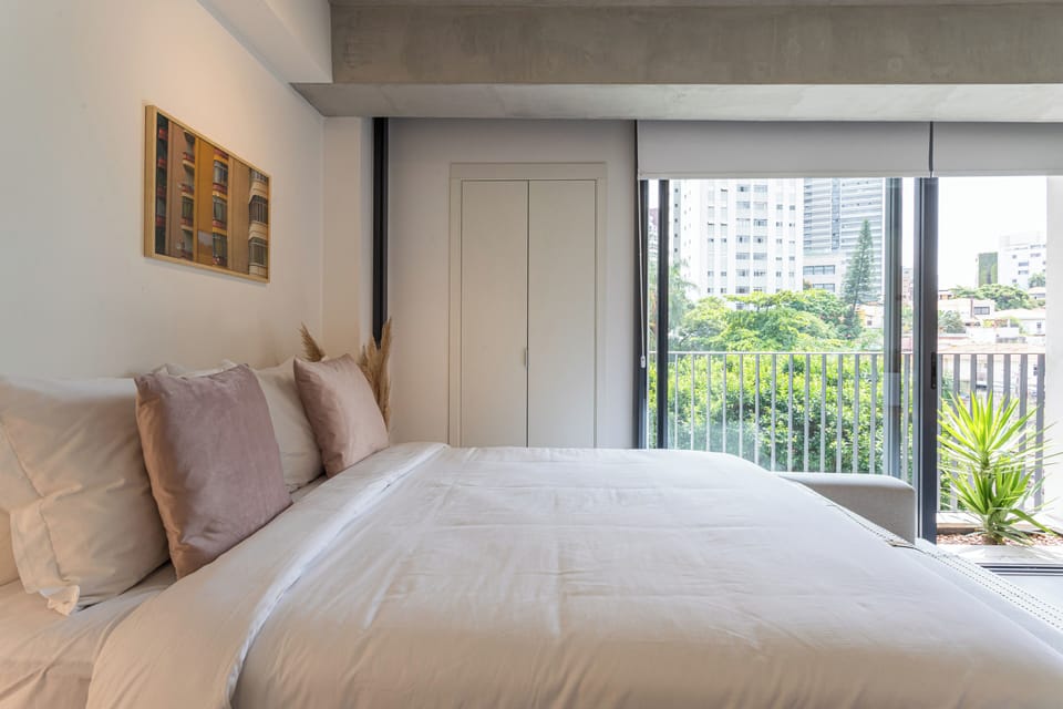Laptop workspace, WiFi (free), bed sheets