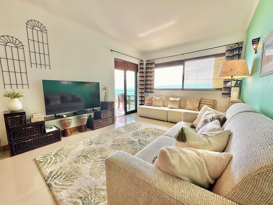 Enjoy a large Smart Tv ensuring a clear and vivid viewing experience