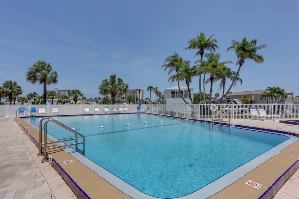 Community Amenities | Pool | Billiards Room | Fitness Center | Sports Courts
