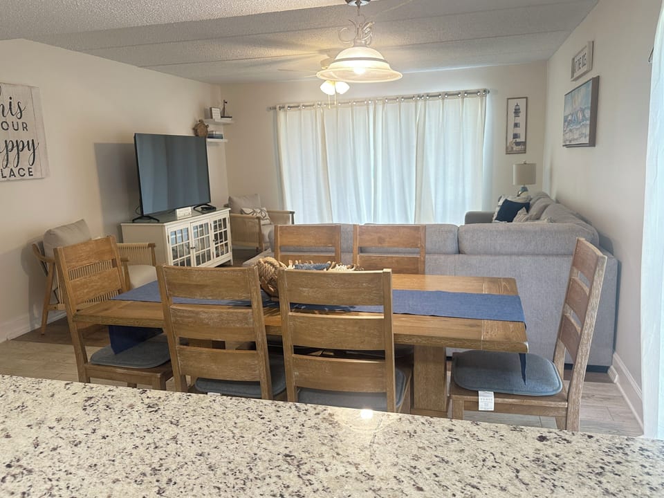 Open floor plan | View from kitchen 