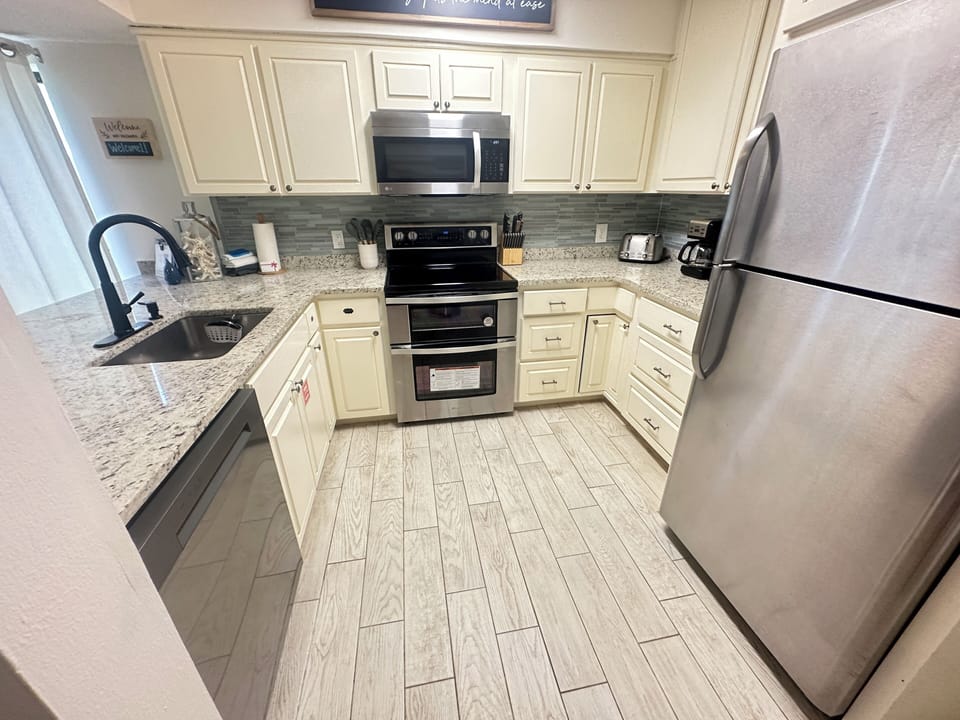 Newer double oven | flat top range.