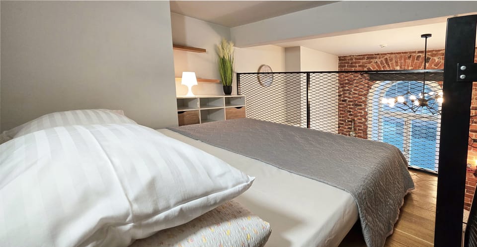 Cozy low-ceiling loft—best up to ~190 cm; snug city hideaway.
