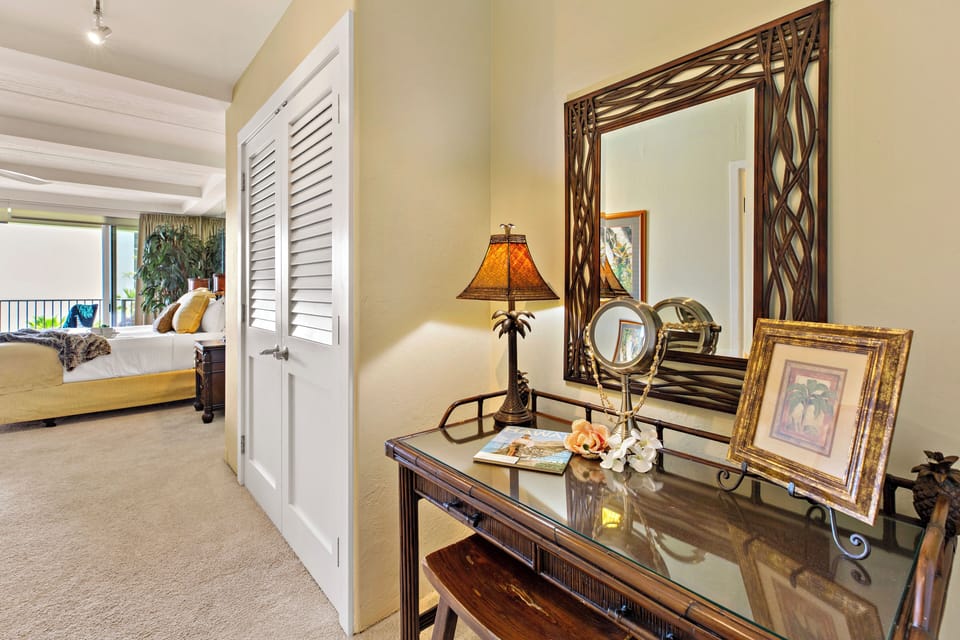 A warm island welcome from the moment you arrive. Step into a bright and inviting entryway that sets the tone for your relaxing Maui escape