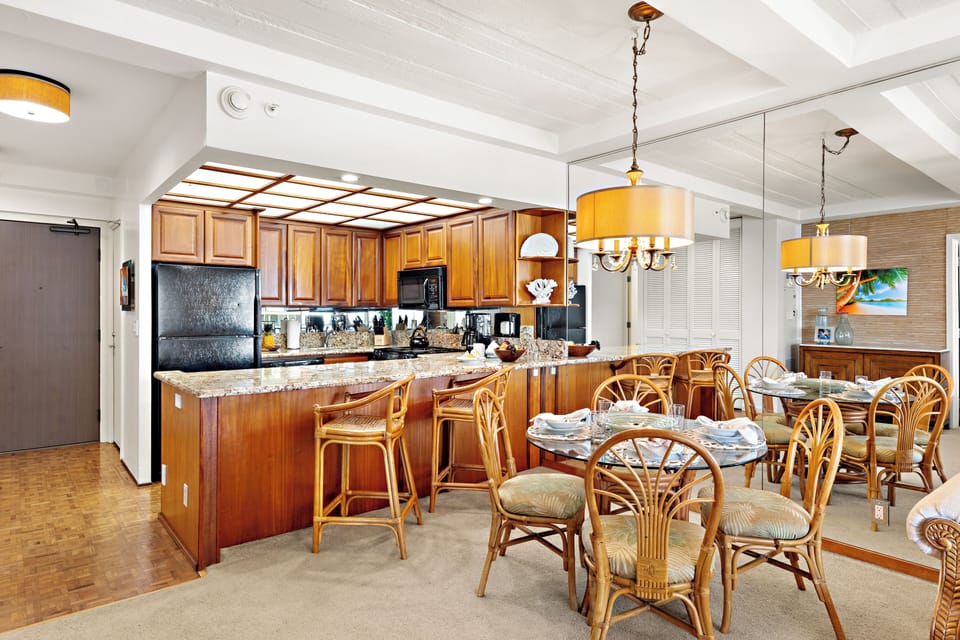 Enjoy casual island dining in this bright, beautifully updated space designed for comfort, connection, and relaxed resort living.