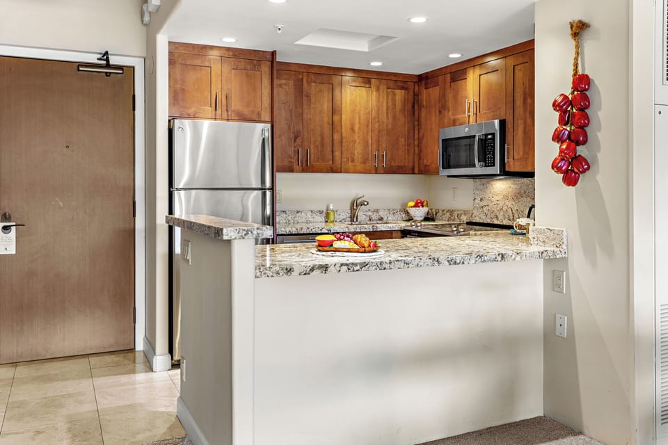 Cook, dine, and connect in a fully equipped kitchen with a welcoming dining area. Perfect for everything from quick island breakfasts to cozy dinners at home.