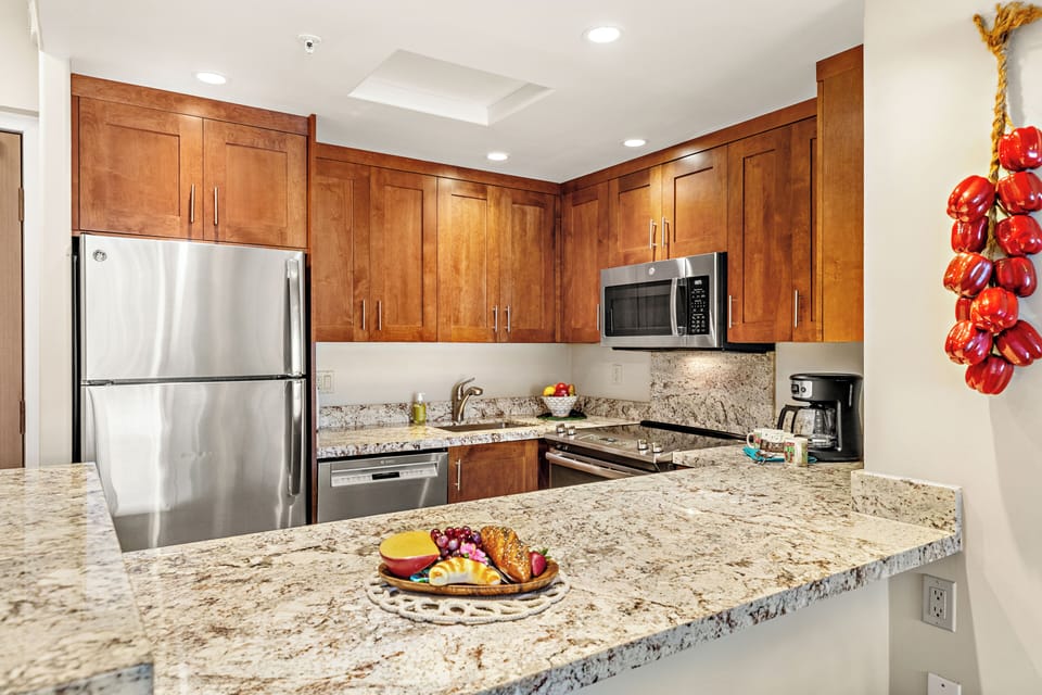 Cook, dine, and connect in a fully equipped kitchen with a welcoming dining area. Perfect for everything from quick island breakfasts to cozy dinners at home.