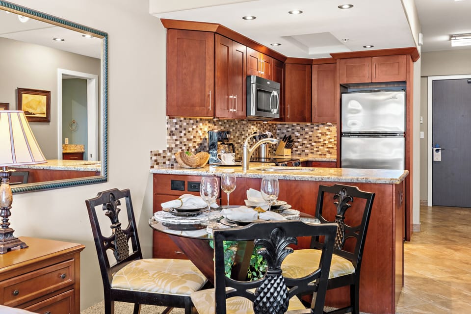 Cook, dine, and connect in a fully equipped kitchen with a welcoming dining area. Perfect for everything from quick island breakfasts to cozy dinners at home.