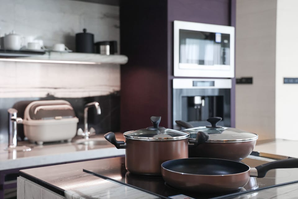 Panoramic Suite, 1 Twin Bed, Ocean View (Panoramic) | Private kitchen | Electric kettle, dining table