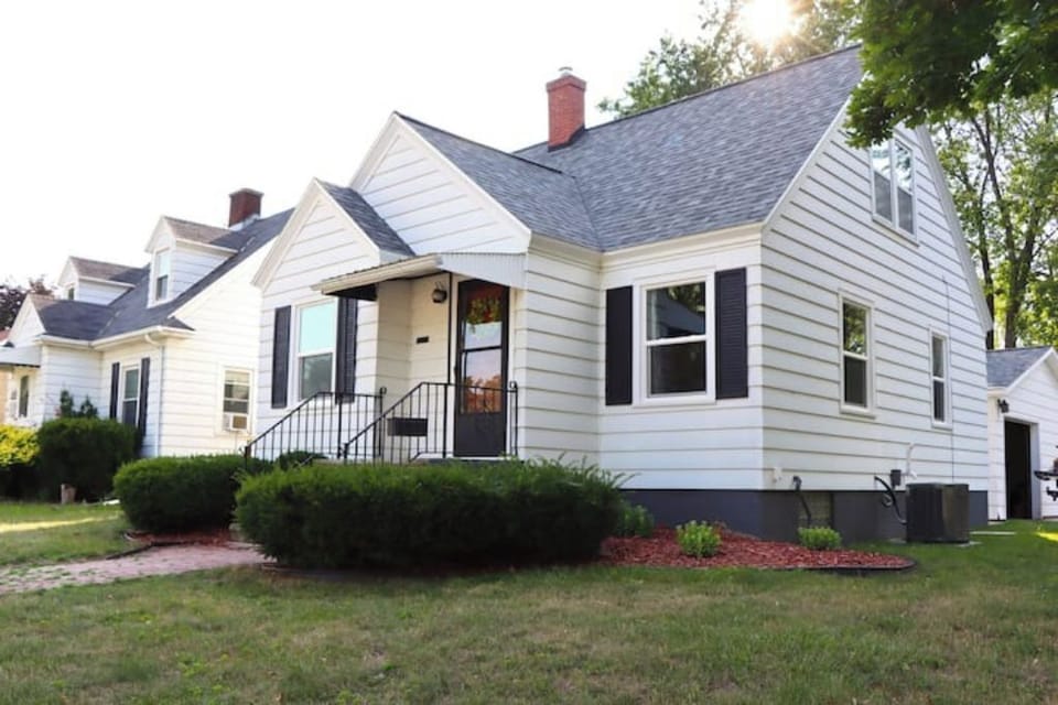 Columbia House front