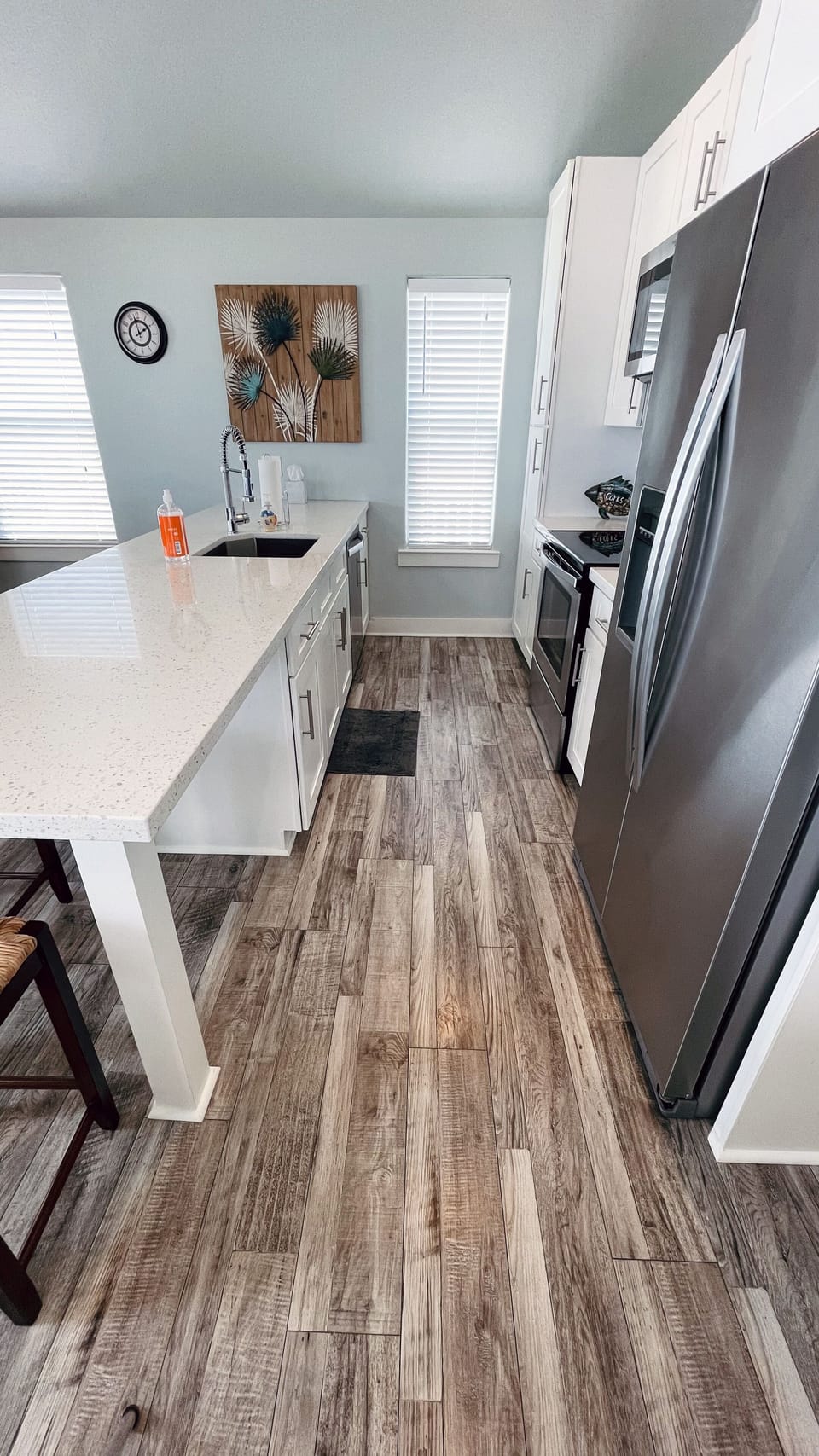 Fully Furnished Kitchen With Island Seating