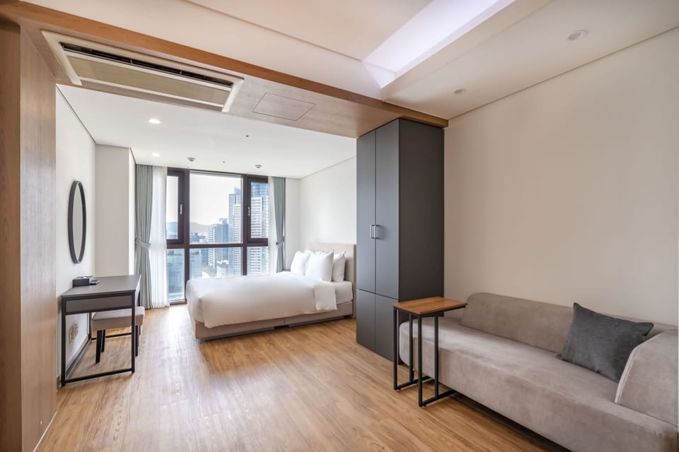 Deluxe Double Room | Individually decorated, individually furnished, desk, soundproofing