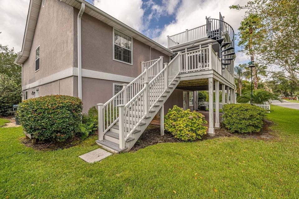 Exterior staircase to upper-level entrance