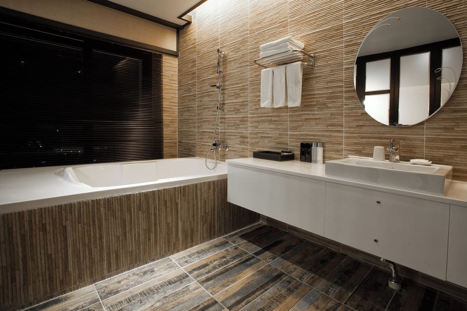 Superior Room | In-room safe, soundproofing, WiFi (free), bed sheets