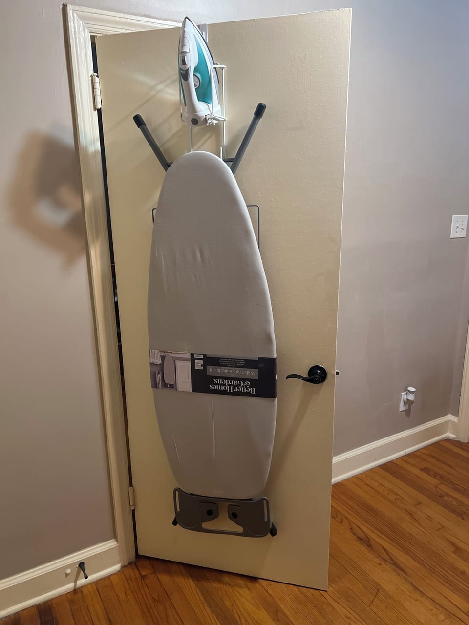 Iron & ironing board 