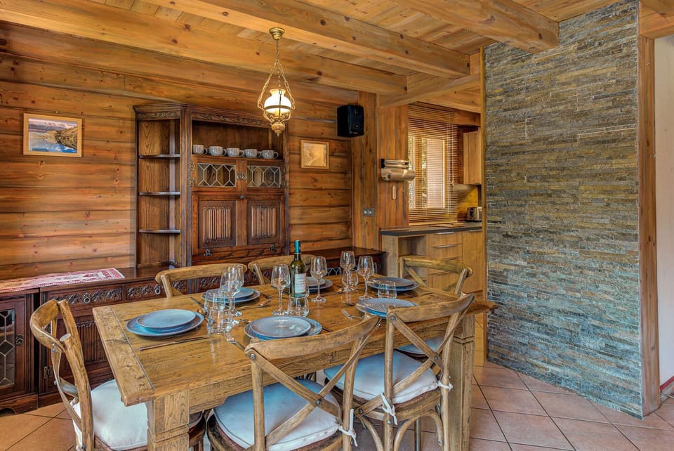 Diners at Chalet Blackbushe
